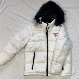 Guess White Puffer Jacket With Black Fur Hood R13